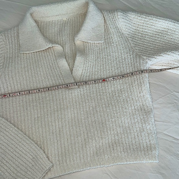 Thick Ribbed Cropped Sweater - Picture 10 of 15